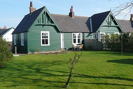 6 Armstrong Cottages, self-catering cottage in Bamburgh  Village, Northumberland, UK